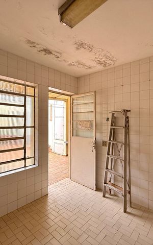 Casa à venda com 200m², 5 quartos e 4 vagas Casa à venda com 200m², 5 quartos e 4 vagasÁrea de Serviço