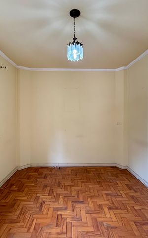 Casa à venda com 200m², 5 quartos e 4 vagas Casa à venda com 200m², 5 quartos e 4 vagasSuíte