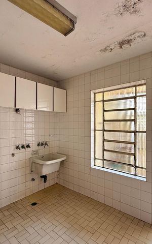 Casa à venda com 200m², 5 quartos e 4 vagas Casa à venda com 200m², 5 quartos e 4 vagasÁrea de Serviço