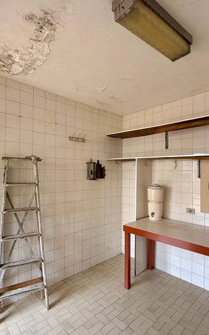 Casa à venda com 200m², 5 quartos e 4 vagas Casa à venda com 200m², 5 quartos e 4 vagasÁrea de Serviço