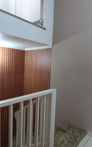 Casa à venda com 220m², 2 quartos e 2 vagasEscadas