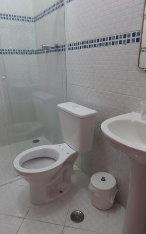 Casa à venda com 220m², 2 quartos e 2 vagasBanheiro Social