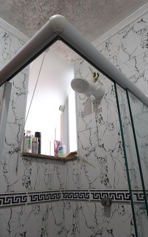 Casa à venda com 220m², 2 quartos e 2 vagasBanheiro da Suíte