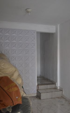 Casa à venda com 220m², 2 quartos e 1 vagaSala