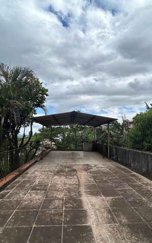 Casa para alugar com 390m², 4 quartos e 2 vagas Casa para alugar com 390m², 4 quartos e 2 vagasPátio