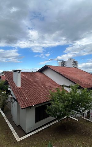 Casa para alugar com 390m², 4 quartos e 2 vagas Casa para alugar com 390m², 4 quartos e 2 vagasFachada