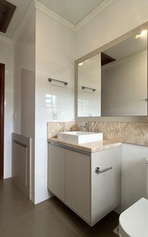 Casa para alugar com 390m², 4 quartos e 2 vagas Casa para alugar com 390m², 4 quartos e 2 vagasBanheiro 2