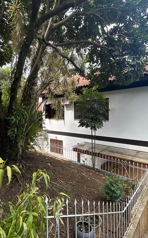Casa para alugar com 390m², 4 quartos e 2 vagas Casa para alugar com 390m², 4 quartos e 2 vagasPátio