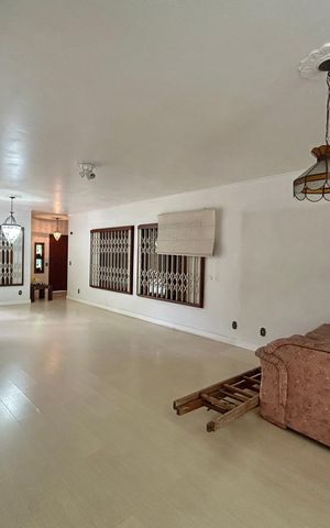 Casa para alugar com 390m², 4 quartos e 2 vagas Casa para alugar com 390m², 4 quartos e 2 vagasSala