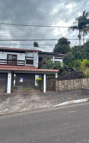Casa para alugar com 390m², 4 quartos e 2 vagas Casa para alugar com 390m², 4 quartos e 2 vagasplaca