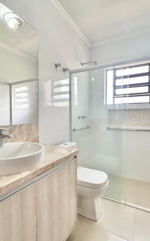 Casa para alugar com 390m², 4 quartos e 2 vagas Casa para alugar com 390m², 4 quartos e 2 vagasBanheiro