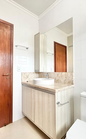 Casa para alugar com 390m², 4 quartos e 2 vagas Casa para alugar com 390m², 4 quartos e 2 vagasBanheiro