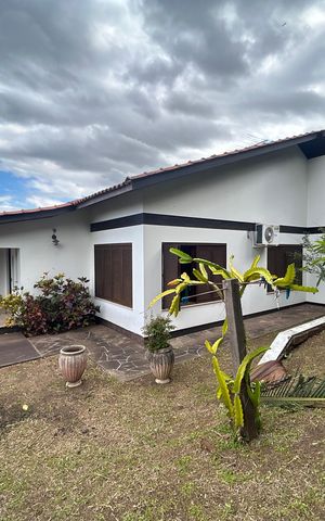 Casa para alugar com 390m², 4 quartos e 2 vagas Casa para alugar com 390m², 4 quartos e 2 vagasFachada