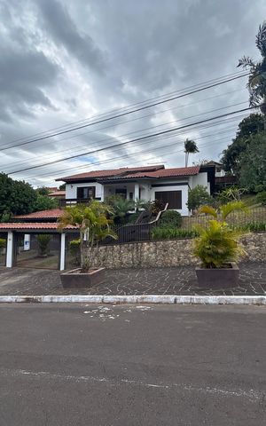 Casa para alugar com 390m², 4 quartos e 2 vagas Casa para alugar com 390m², 4 quartos e 2 vagasFachada