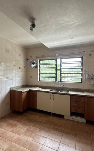 Casa para alugar com 390m², 4 quartos e 2 vagas Casa para alugar com 390m², 4 quartos e 2 vagasCozinha