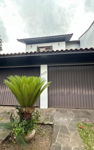 Casa para alugar com 390m², 4 quartos e 2 vagas Casa para alugar com 390m², 4 quartos e 2 vagasFachada