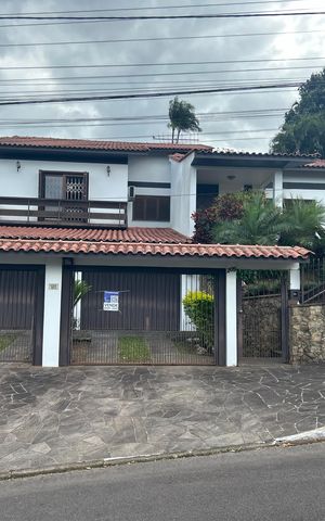 Casa para alugar com 390m², 4 quartos e 2 vagas Casa para alugar com 390m², 4 quartos e 2 vagasFachada