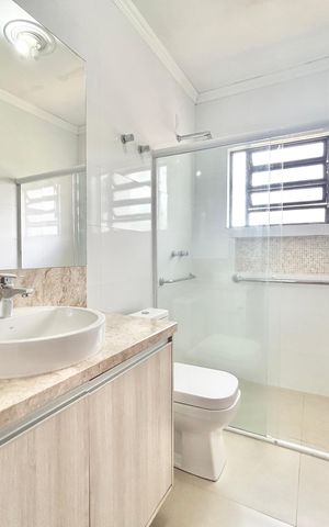 Casa para alugar com 390m², 4 quartos e 2 vagas Casa para alugar com 390m², 4 quartos e 2 vagasBanheiro