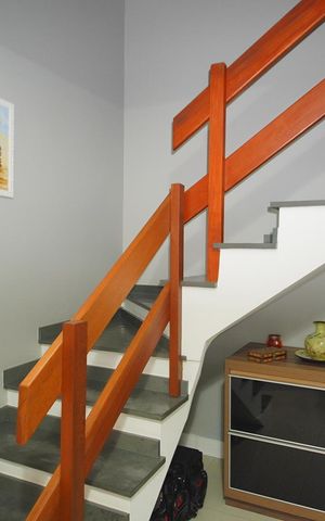 Casa à venda com 220m², 3 quartos e 2 vagasEscada - 2o Piso