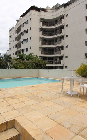 Apartamento à venda com 305m², 4 quartos e 2 vagasÁrea Comum - Piscina