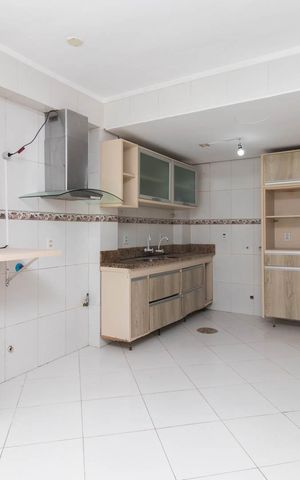 Casa para alugar com 341m², 3 quartos e 8 vagasCozinha