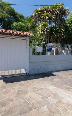 Casa para alugar com 341m², 3 quartos e 8 vagasFachada