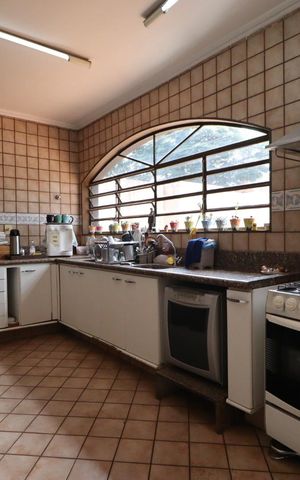 Casa para alugar com 560m², 7 quartos e 8 vagas Casa para alugar com 560m², 7 quartos e 8 vagasCozinha - Armários