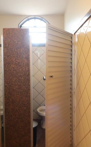 Casa para alugar com 560m², 7 quartos e 8 vagas Casa para alugar com 560m², 7 quartos e 8 vagasÁrea comum - Banheiro