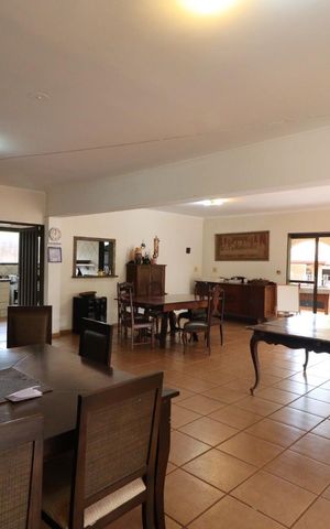 Casa para alugar com 560m², 7 quartos e 8 vagas Casa para alugar com 560m², 7 quartos e 8 vagasÁrea comum