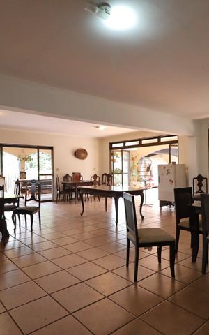 Casa para alugar com 560m², 7 quartos e 8 vagas Casa para alugar com 560m², 7 quartos e 8 vagasÁrea comum