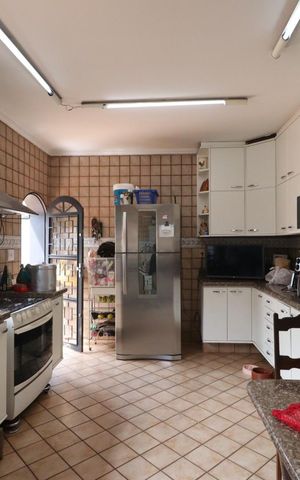 Casa para alugar com 560m², 7 quartos e 8 vagas Casa para alugar com 560m², 7 quartos e 8 vagasCozinha