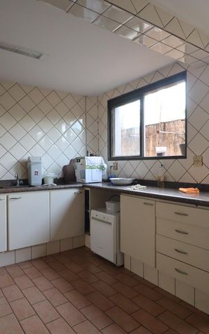 Casa para alugar com 560m², 7 quartos e 8 vagas Casa para alugar com 560m², 7 quartos e 8 vagasCozinha 2