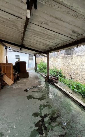 Casa à venda com 250m², 1 quarto e sem vagaQuintal