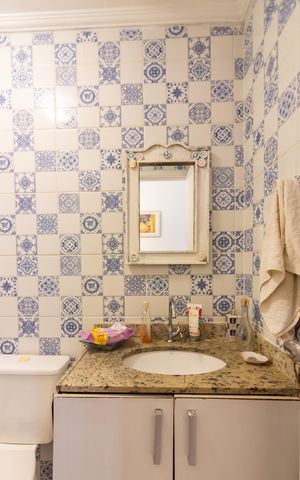 Apartamento à venda com 57m², 2 quartos e 1 vaga Apartamento à venda com 57m², 2 quartos e 1 vagaBanheiro