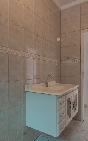 Casa para alugar com 140m², 2 quartos e 2 vagas Casa para alugar com 140m², 2 quartos e 2 vagasBanheiro Social