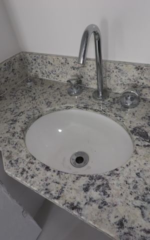 Apartamento à venda com 55m², 2 quartos e 2 vagasBanheiro Social - Pia