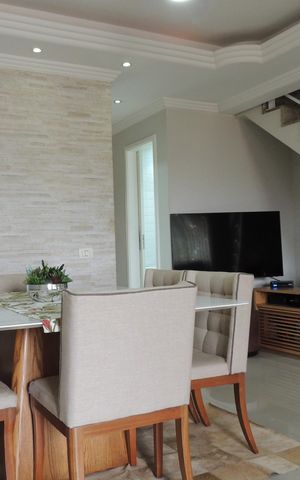 Casa de condomínio para alugar com 200m², 3 quartos e 4 vagasSala