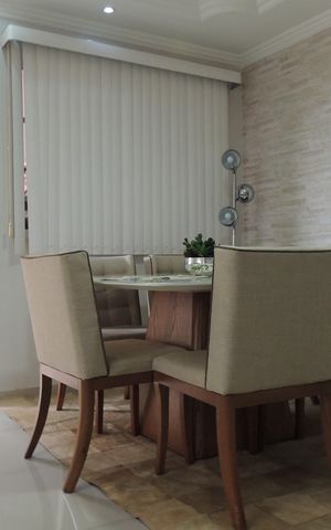 Casa de condomínio para alugar com 200m², 3 quartos e 4 vagasSala
