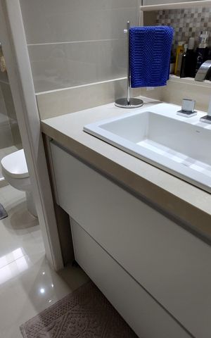 Casa de condomínio para alugar com 200m², 3 quartos e 4 vagas Casa de condomínio para alugar com 200m², 3 quartos e 4 vagasBanheiro da Suíte 2