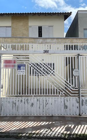 Casa à venda com 100m², 3 quartos e 2 vagas Casa à venda com 100m², 3 quartos e 2 vagasFachada+Placa