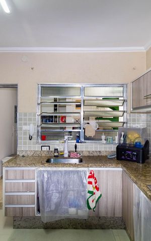 Casa à venda com 195m², 3 quartos e 2 vagas Casa à venda com 195m², 3 quartos e 2 vagasCozinha