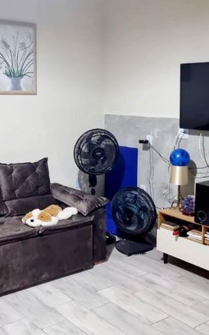 Casa à venda com 135m², 4 quartos e sem vaga Casa à venda com 135m², 4 quartos e sem vagaSala