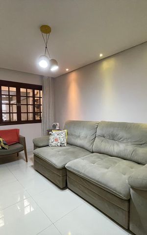 Casa à venda com 165m², 3 quartos e 2 vagas Casa à venda com 165m², 3 quartos e 2 vagasSala