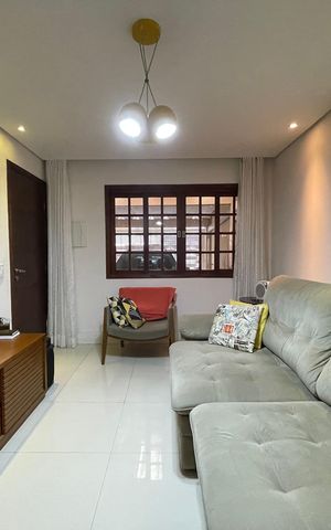 Casa à venda com 165m², 3 quartos e 2 vagas Casa à venda com 165m², 3 quartos e 2 vagasSala