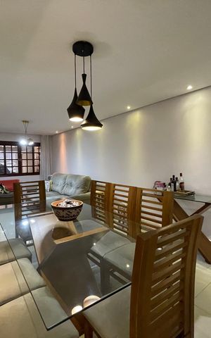 Casa à venda com 165m², 3 quartos e 2 vagas Casa à venda com 165m², 3 quartos e 2 vagasSala