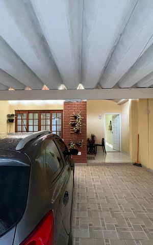 Casa à venda com 165m², 3 quartos e 2 vagas Casa à venda com 165m², 3 quartos e 2 vagasGaragem