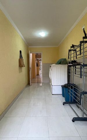 Casa à venda com 165m², 3 quartos e 2 vagas Casa à venda com 165m², 3 quartos e 2 vagasÁrea de Serviço