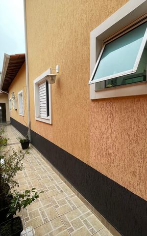 Casa à venda com 165m², 3 quartos e 2 vagas Casa à venda com 165m², 3 quartos e 2 vagasCorredor externo