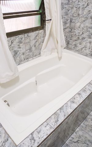 Casa à venda com 245m², 2 quartos e 2 vagas Casa à venda com 245m², 2 quartos e 2 vagasBanheiro da Suíte