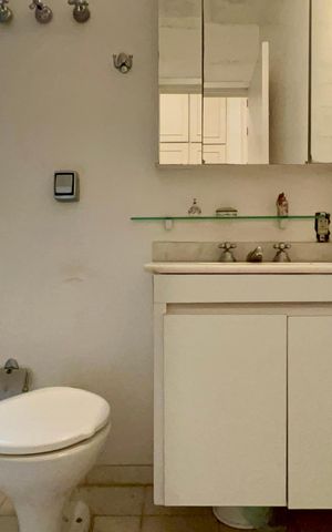 Apartamento à venda com 180m², 3 quartos e 1 vaga Apartamento à venda com 180m², 3 quartos e 1 vagaBanheiro da Suíte